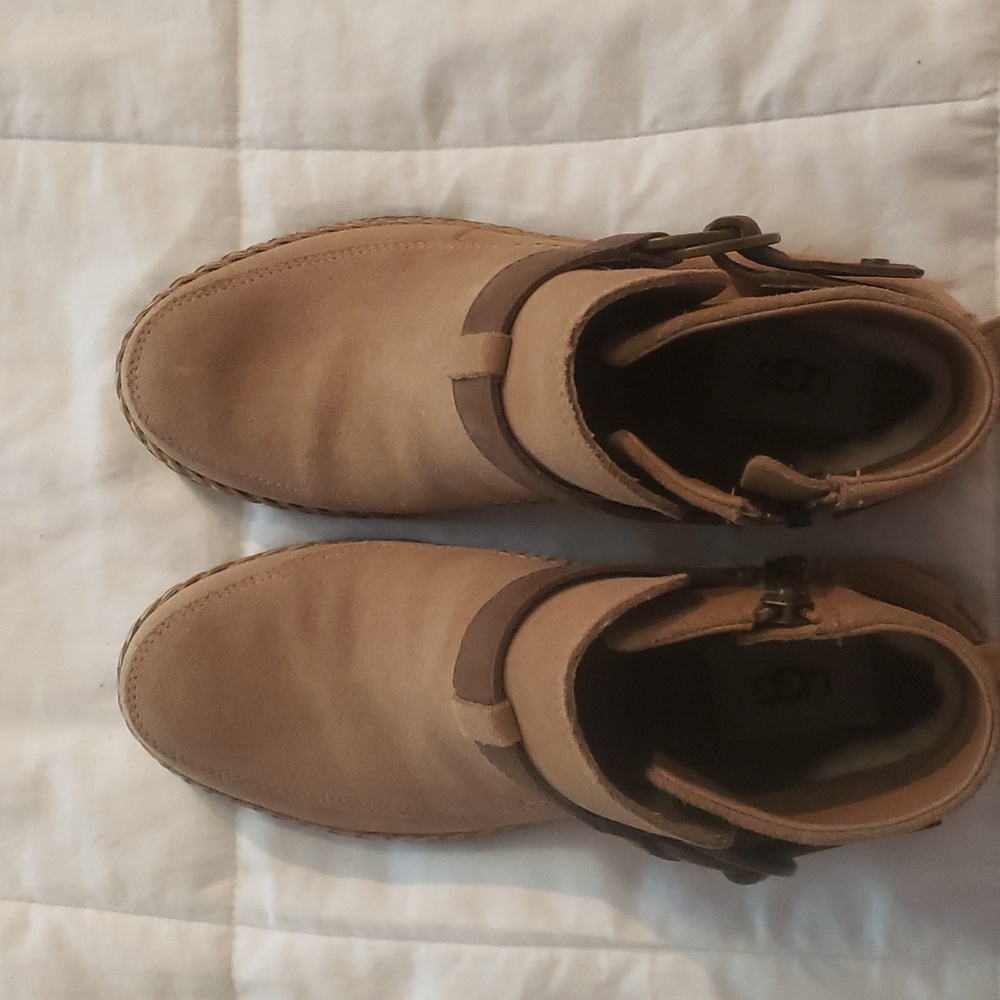 Never worn uggs
